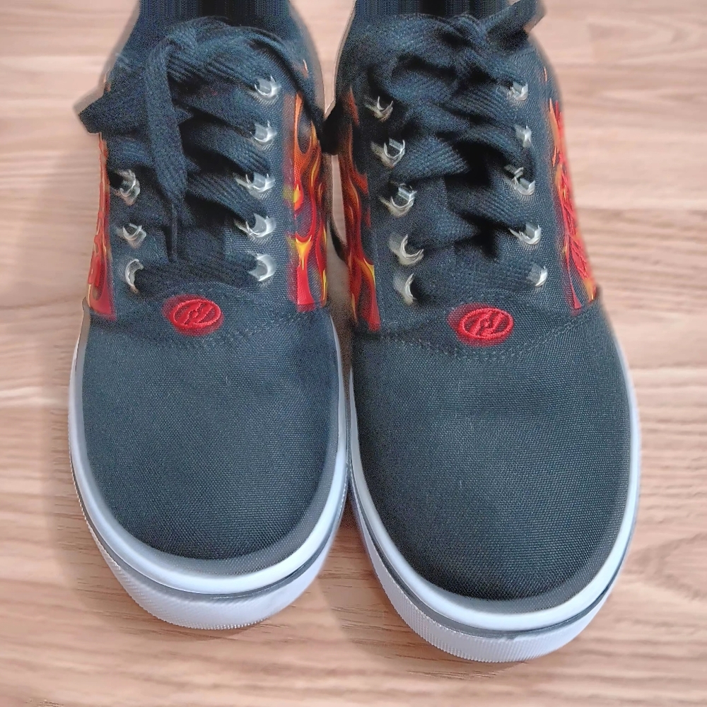 Heelys Pro Mens Size 7 Black Red Flames Athletic Skate Sneakers - Picture 4 of 10